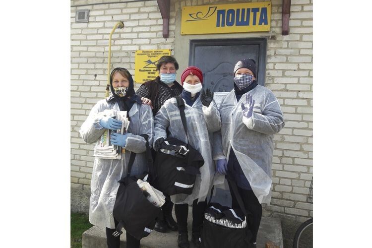 Людмила Юшак, Лариса Рудусь, Наталія Луцюк, Наталія Вінчук (зліва направо) до роботи в складних умовах готові.