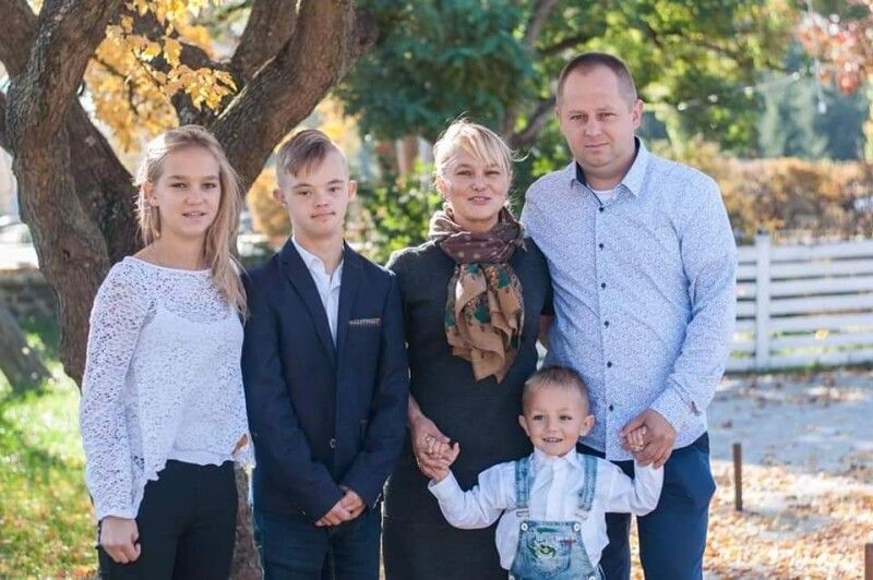 Дружна родина Новосадів.