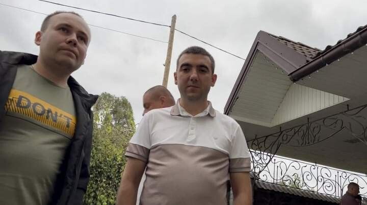 Працівники Кременецького лісового господарства біля ресторану в Збаражі.