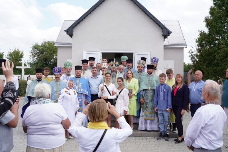 Під час освячення «Комплексу слави» на кладовищі села Полонка Луцького району. Фото: pravoslaviavolyni.org.ua.