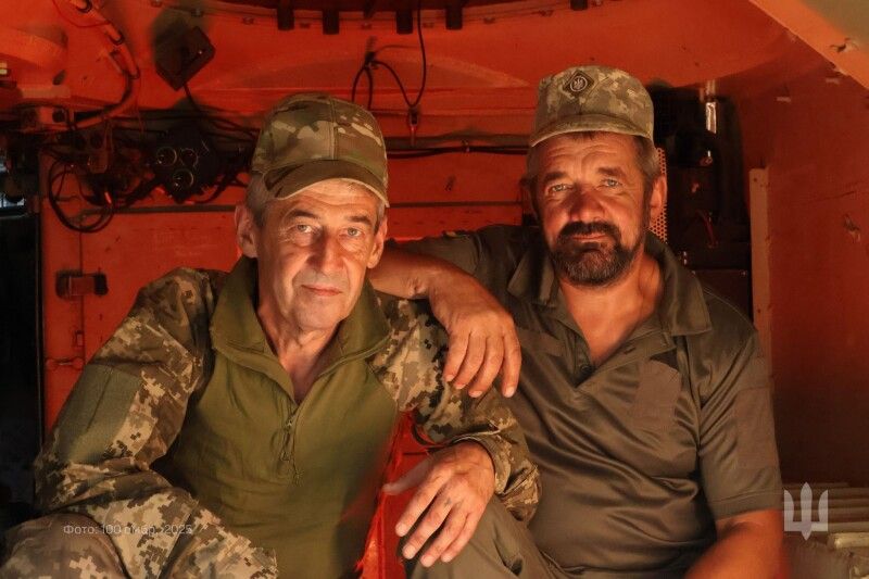 Пан Михайло на псевдо «Сивий» (на фото – ретельно поголений) і пан Юрій на псевдо «Сава» (на фото – бородатий). Фото: 100 ОМБр.