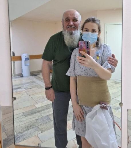 Батько віддав доньці свою нирку, аби врятувати їй життя.