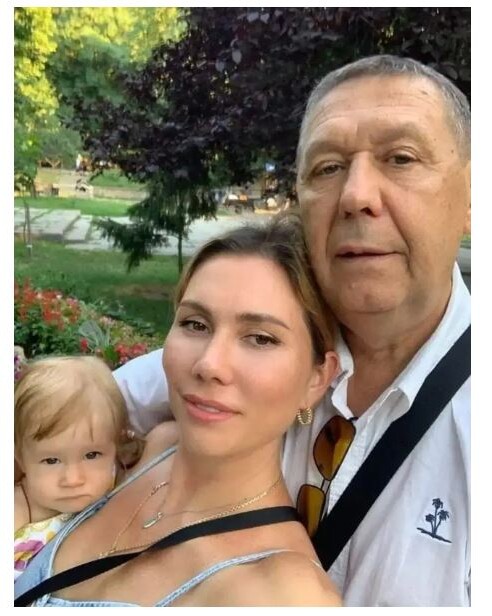 Анатолій Коньков з дружиною та донькою.