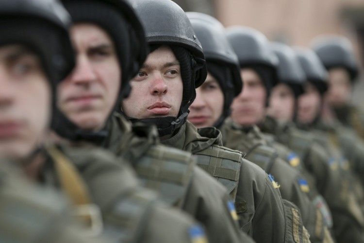 Справжні чоловіки захищають Батьківщину