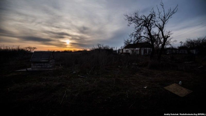  Сонце сідає, настає темрява, тож усі готуються до активізації нічних позиційних боїв...