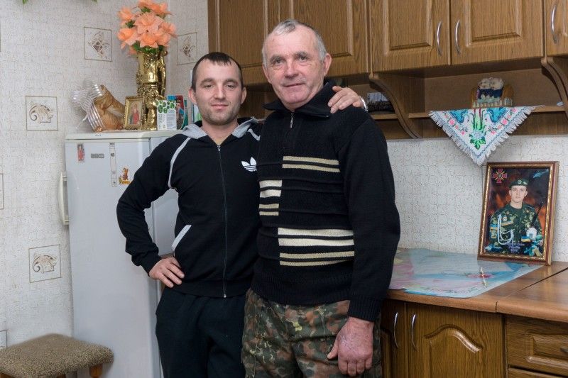 Анатолій Кривальчук воював в Афганістані, а його син захищав цілісність України в зоні АТО.