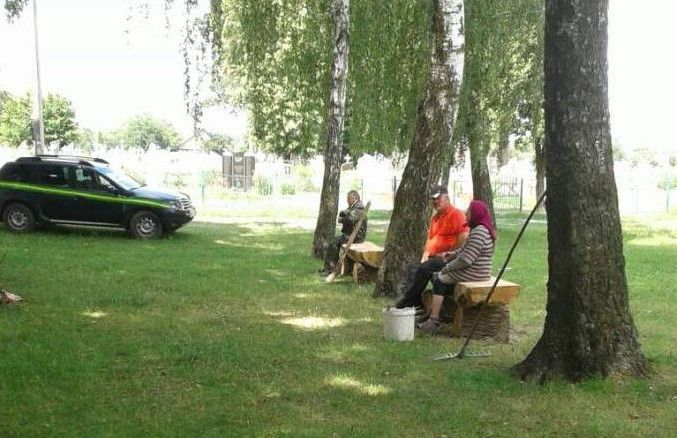 На нових лавках можна гарно відчити.