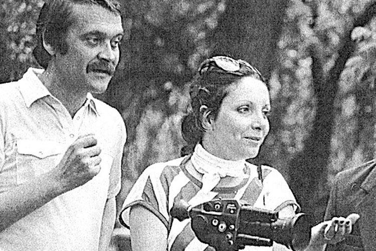 Французька режисерка, зачудована українською природою та людьми, багато фільмувала на камеру.  