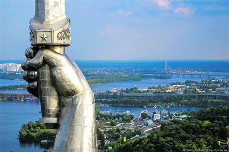 Вид біля руки на Дніпрові рукави – божественний.