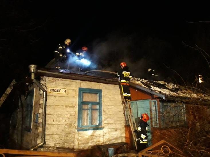 Вогонь повністю знищив дах.