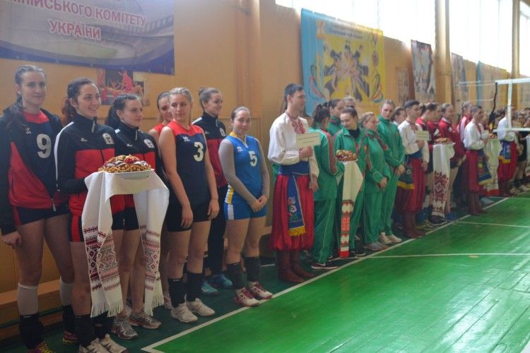 Сьогодні у Луцькому педколеджі з'ясовують, хто кращий біля сітки