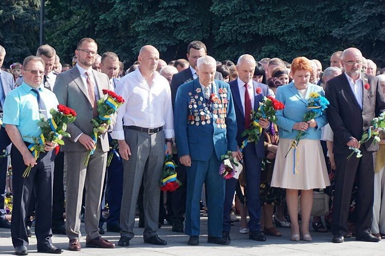 Очільники області та міста вшанували загиблих у Другій світовій війні.