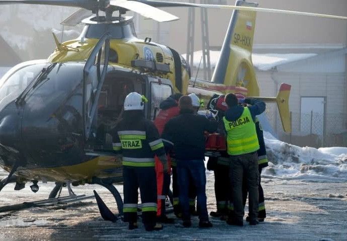 Одного з постраждалих доправили у лікарню вертольотом. Фото – Nowiny24.