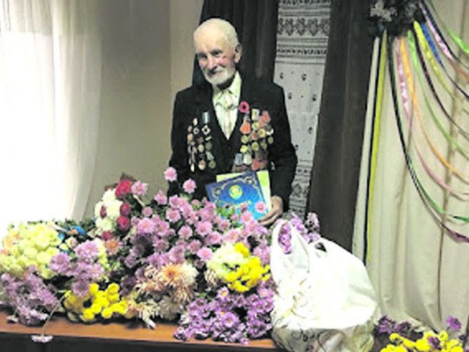 23 жовтня 2017 року Яків Потапович відсвяткував 95-літній ювілей.