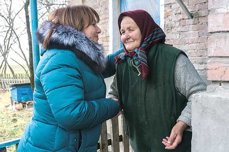 Галина Федончук і Ольга Сахарук, яка пам’ятає,  як маленьку Галю хрестили в 1964 році.