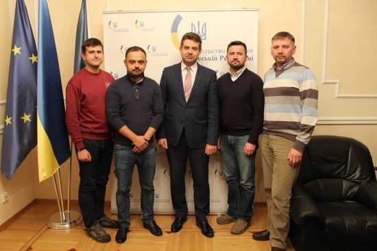 Пошуковці зустрілися з Надзвичайним і Повноважним Послом України в Чеській Республіці Євгеном Перебийносом.