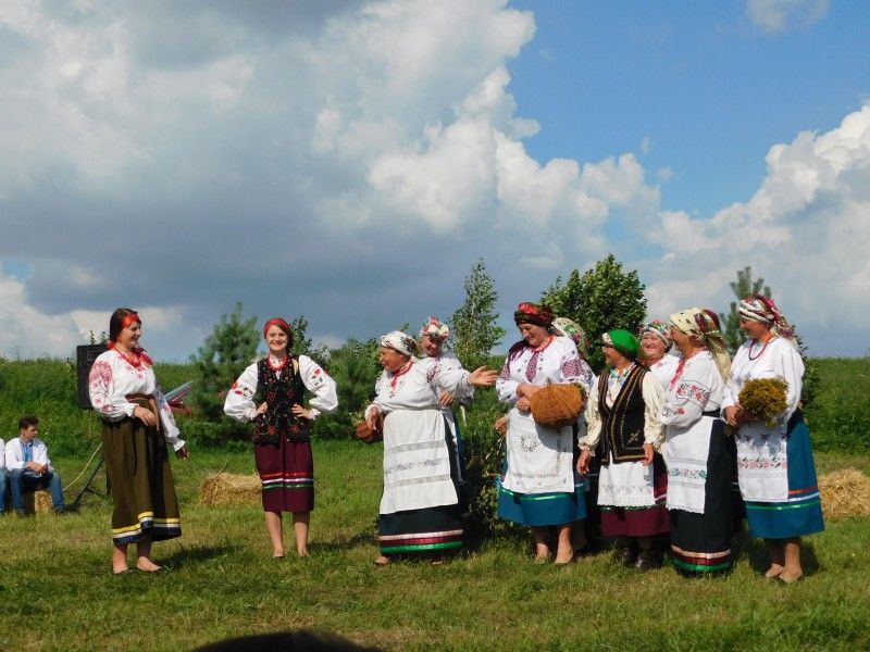 Галичанське «Джерело» пісні і жарти дарувало. Фото Лесі ВЛАШИНЕЦЬ.