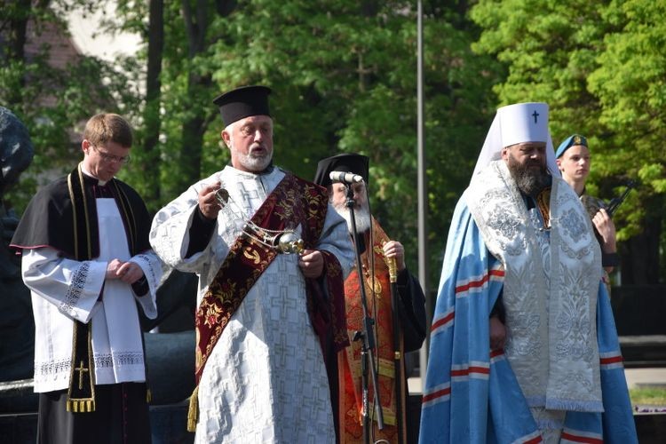 Спільна молитва представників різних релігійних конфесій об'єднала усіх.