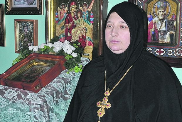 Там Божа благодать і тисячі разів на день лунає молитва
