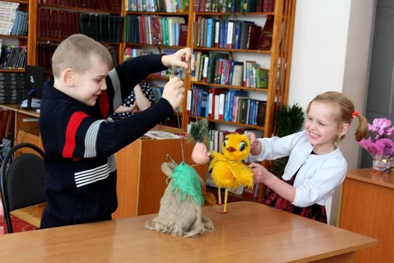 Так цікаво гратися справжніми театральними ляльками!