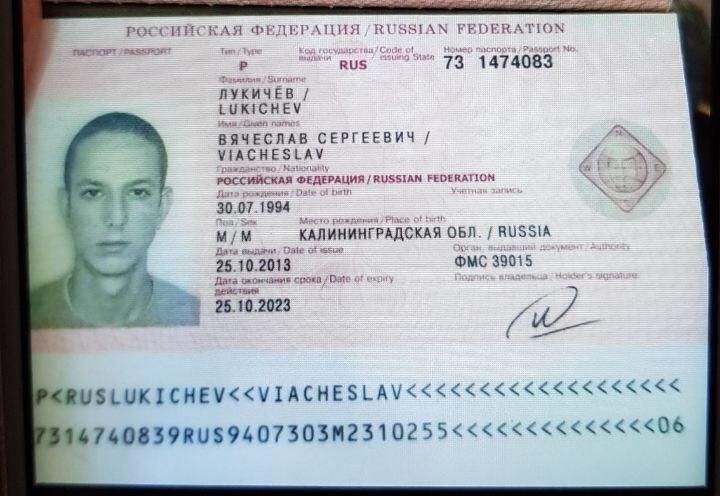 Один з нападників має при собі паспорт громадянина Росії