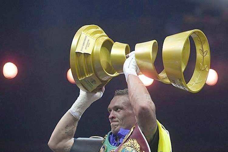 Абсолютний чемпіон світу з боксу в першій важкій вазі (до 90,7 кг) Олександр Усик тепер володіє поясами WBC, WBO, WBA, IBF, журналу The Ring та Кубком Мухаммеда Алі.