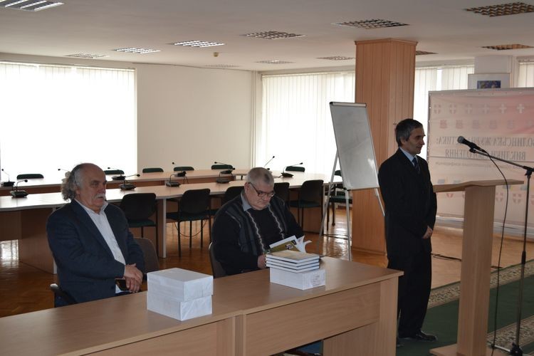 Доктор філологічних наук, професор Віктор Давидюк, кандидат історичних наук Сергій Панишко та Святослав Терський під час презентації.