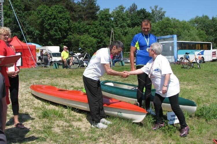 У складі української команди виступав зокрема й досвідчений турист Борис Третевич (у центрі).