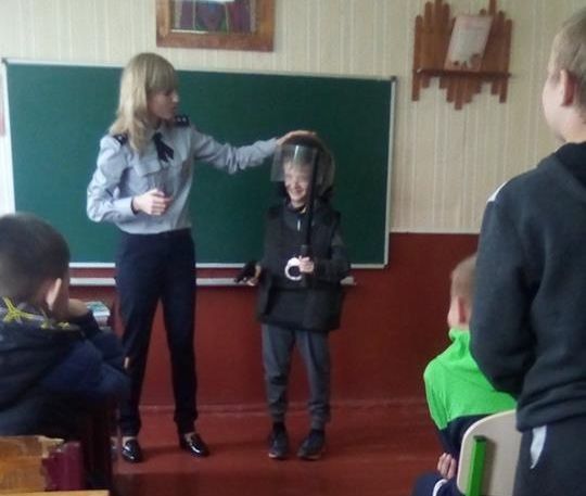 Поспілкуватися з поліцейськими дітям було і повчально, і цікаво.