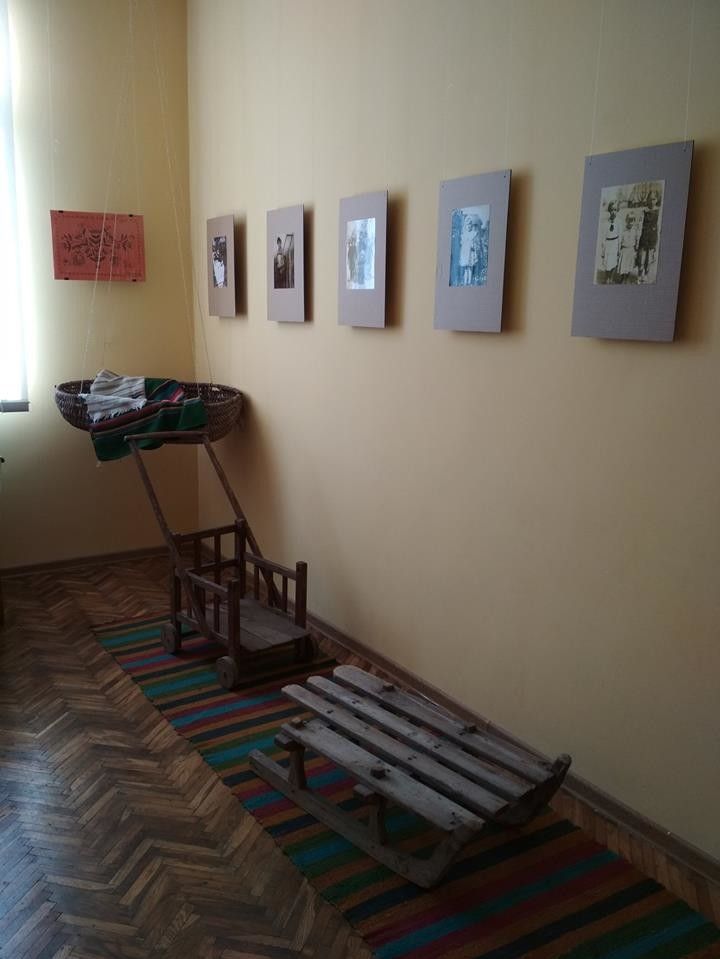 У такій дерев’яній колисочці засинали наші бабусі і дідусі