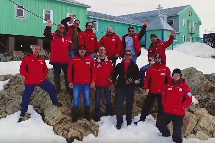 Українські полярники привітали земляків із Новим роком (відео)