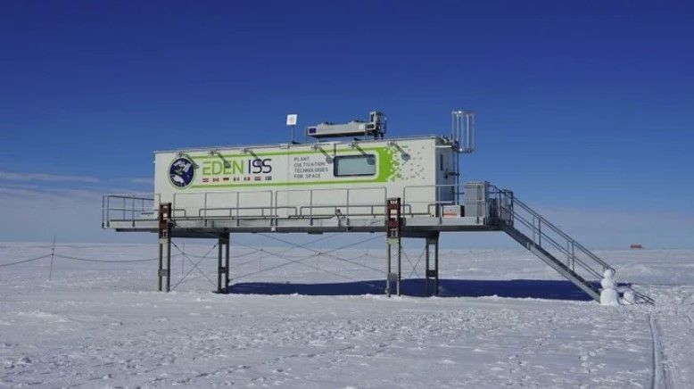 Зовні стояли морози від -20° C і нижче.