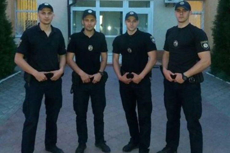 Самогубець, якого спіймали патрульні між 8-м і 7-м поверхами, тихенько сказав «дякую»