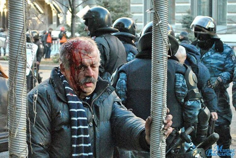 Фото скривавленого Тараса Більчука  стало одним із трагічних символів Майдану.
