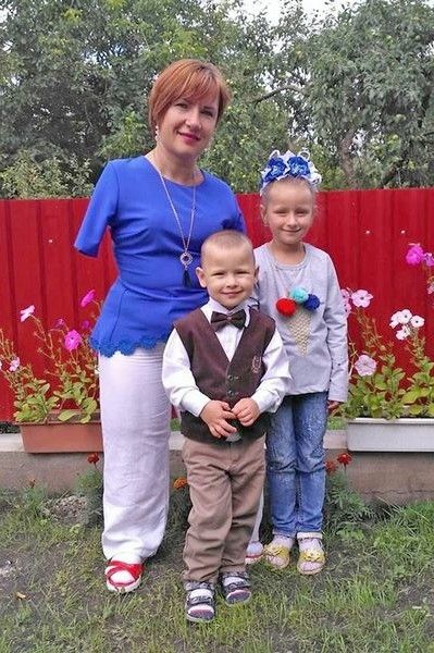  «Евеліна і Арсенчик – мої золоті помічники», – говорить Віра. Фото з сімейного альбому і сайту poglyad.te.ua.