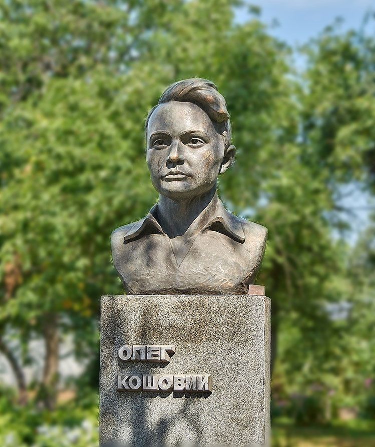 Варіації пам’ятників Олегу Кошовому були чи не в кожному місті Радянського Союзу.
