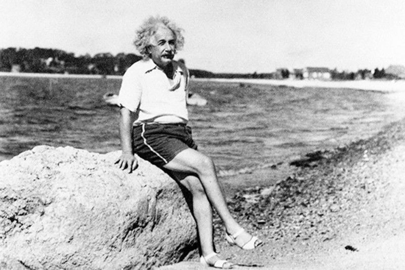 Ейнштейн по-особливому бачив світ, умів дотепно пожартувати і не соромився своїх дивацтв.