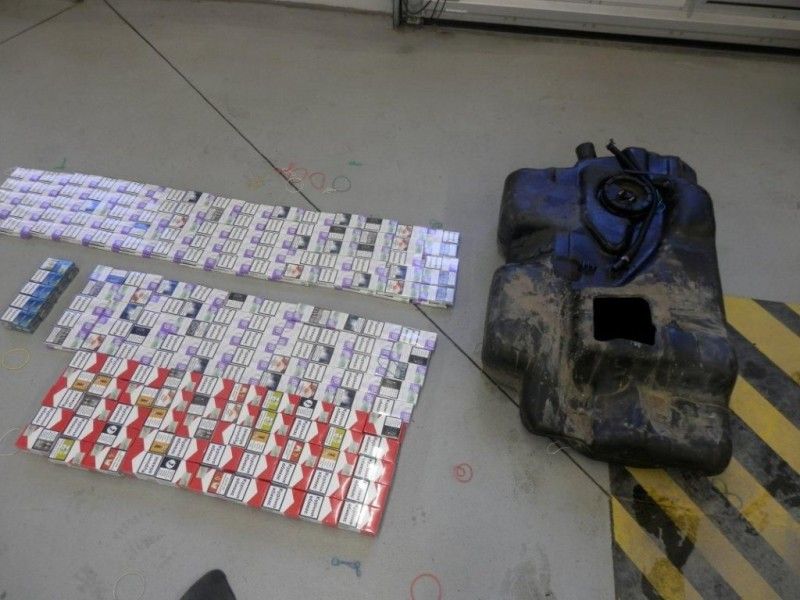 Паливний бак - непогане місце для сховку.